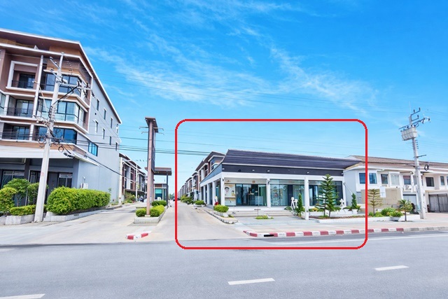 เมกาโฮม มีนบุรี 1 กม. หทัยราษฎร์ ติดถนนสามวา 80ตร.ว. คลีนิคความงาม ร้านนวด โฮมออฟฟิศ 4ห้อง 250ตรม. หน้าหมู่บ้านหรูนับ10,000หลัง