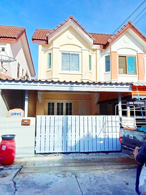 ทาวน์เฮาส์ 2 ชั้น ใกล้สวนหลวง ร.9 เพียง 700 ม. ฟังก์ชันครบ 2 ห้องนอน 2 ห้องน้ำ 20 ตร.ว. เฉลิมพระเกียรติ ร.9 ซ.51-57