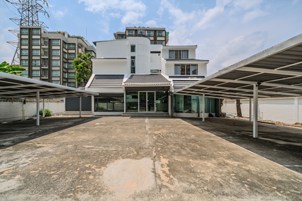 ให้เช่า,เซ้ง,ขาย บ้าน ทำสำนักงาน -ลาดพร้าว ซอย8 ทำเลทอง ใจกลางเมือง ใกล้ MRT โทร 0906360022