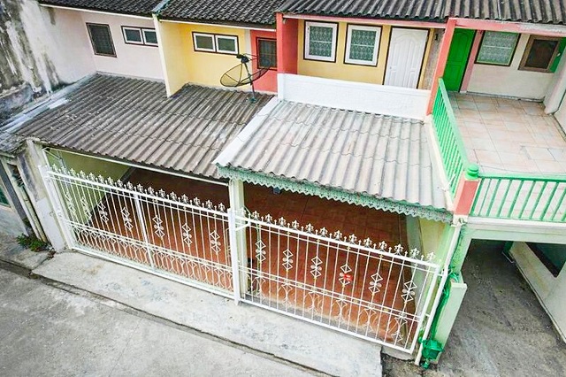 ใกล้ตลาดเมืองทอง 700 ม. พร้อมแอร์ ถ.แจ้งวัฒนะ MRTศูนย์ราชการเฉลิมพระเกียรติ 700ม. ทาวน์เฮาส์ 2ชั้น 3นอน 2น้ำ 24ตร.วา.192ตร.ม.