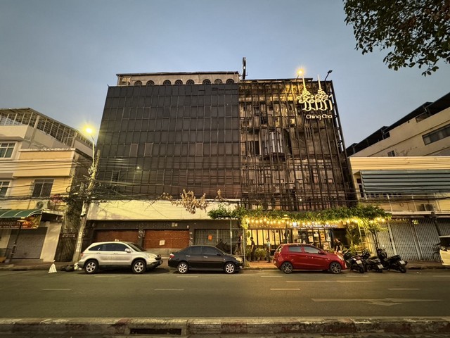 ขายอาคารพาณิชย์ 5 ห้อง 4 ชั้น ติดถนนหน้าลานคนเมือง เสาชิงช้า วัดสุทัศน์ เหมาะทำโรงแรม โฮสเทล ภัตตาคาร สำนักงาน