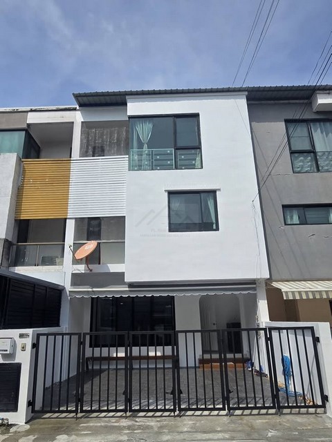 ให้เช่าทาวน์โฮม 3 ชั้น 182 ตรม. โครงการสารินวิซ แบริ่ง 22 สุขุมวิท 107รีโนเวทใหม่ ใกล้ BTS แบริ่ง **จดทะเบียนบริษัทได้