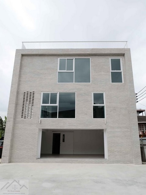 ขายอาคารสำนักงาน 4 ชั้น 600 ตร.ม. ซอยนาคนิวาส 15 ลาดพร้าว 71 เลียบด่วน ทำเลศักยภาพ เข้าออกได้หลายเส้นทาง ใกล้เลียบด่วนรามอินทรา