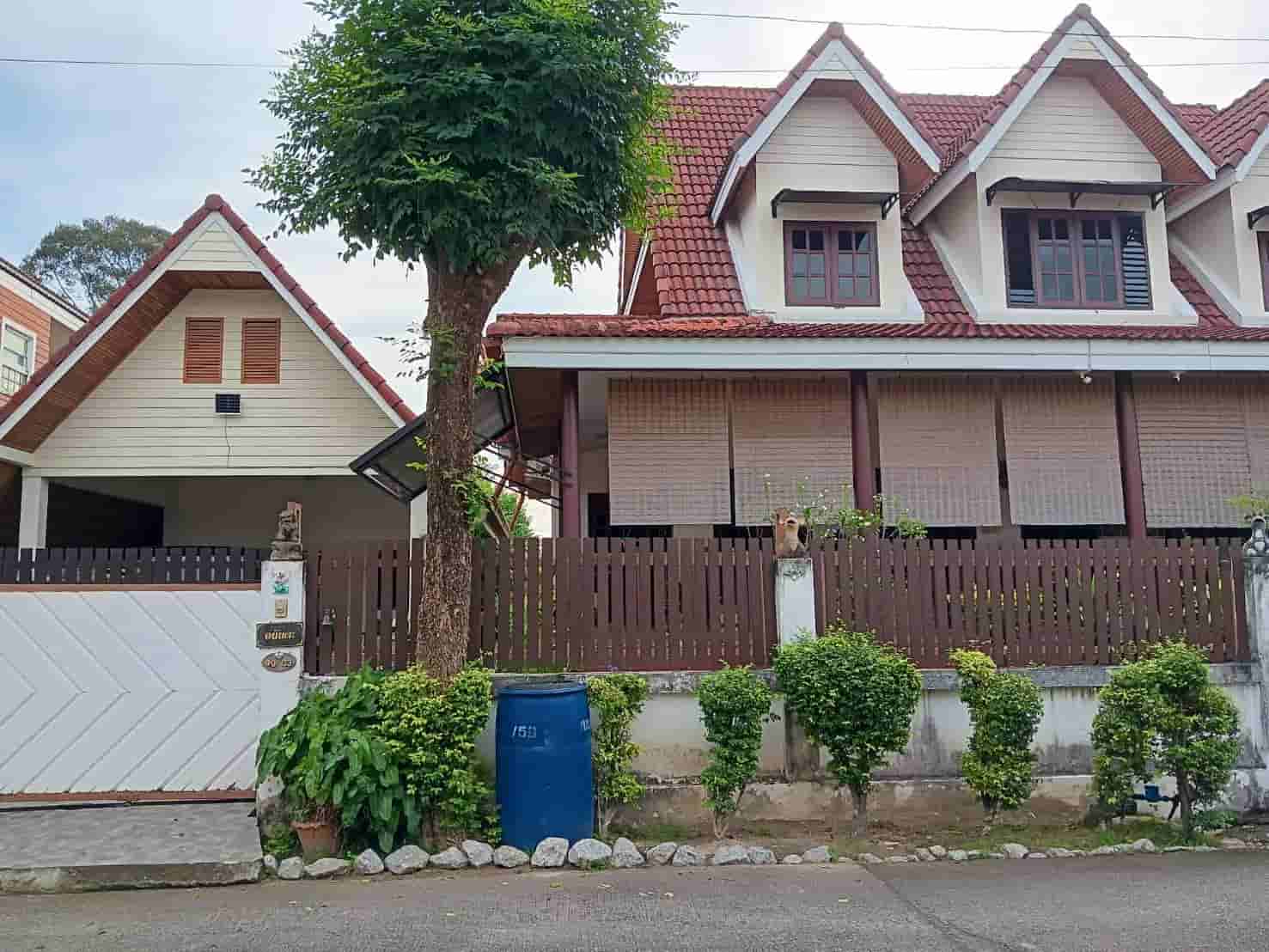 ถูกสุดในย่านนี้!! บ้าน 2 หลัง บนที่ดิน 122 ตร.ว. อ.บ้านฉาง จ.ระยอง ใกล้โลตัส ชายหาด นิคม สนามบินฯ