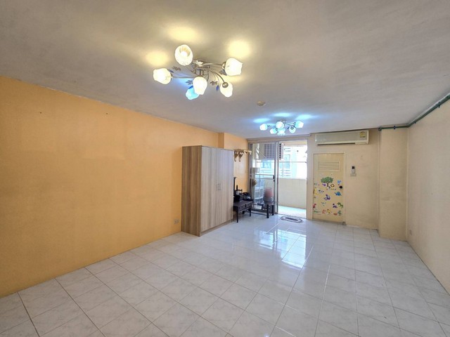 ห้องชุด รอแยล ทาวเวอร์ 3 Royal Tower 3 29 ตร.-ม. 950000 บาท ไม่ไกลจาก รถไฟฟ้า BTS สะพานควาย บรรยากาศดี กรุงเทพ