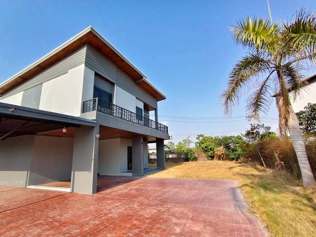 ลดพิเศษ 200,000 บาท ขายบ้านเดี่ยวหลังใหญ่บ้านบึงชลบุรี ใกล้ถนน 344 อ.บ้านบึง จ.ชลบุรี