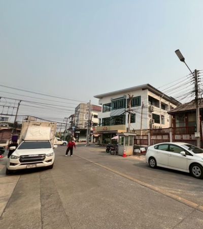 ที่ดินพร้อมสิ่งปลูกสร้าง นิมมานซอย 17 ตรงข้ามโรงแรม 5 ดาว (อาคาร 2 ชั้น พร้อมชั้นลอย)