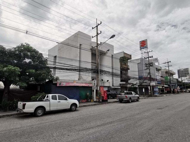 บ้าน ให้เช่าบ้านเดี่ยวหรู 2 ชั้น เดอะ ซิตี้ บางนา The City Bangna (ติด Mega บางนา) 70 ตร.ว. (4 น 5 น้ำ 2 จอดรถ), ราคา 160,000 บาท/เดือน 4 BEDROOM 70 ตาราง-วา 0 NGAN 0 RAI 160000 BAHT. ใกล้ Mega บางนา ราคานี้ไม่มีอีกแล้ว เป็นบ้านเดี่ยวหรู 2 ชั้นสภาพให 2