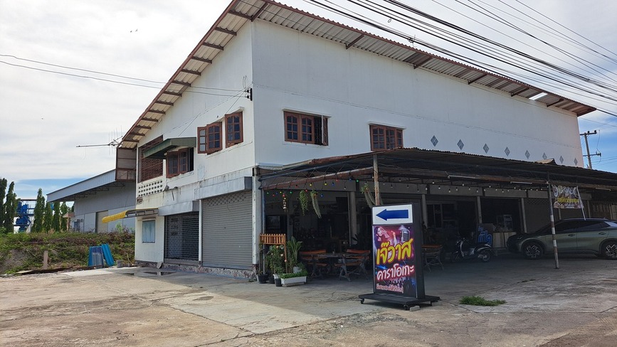 ขายด่วน อาคารพาณิชย์ 2 ชั้น 4 คูหา ติดถนนหลัก 4 เลน ใกล้สี่แยกเลี่ยงเมืองไผ่ขวาง สุพรรณบุรี มีผู้เช่าอยู่แล้ว เหมาะสำหรับลงทุนหรือประกอบธุรกิจ