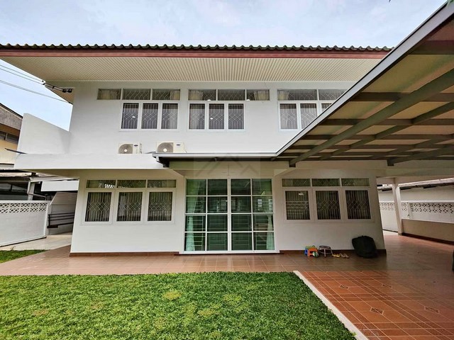 ให้เช่าบ้านเดี่ยว 2 ชั้น 90 ตรว. 3 ห้องนอน ซอยศรีบูรพา ใกล้นิด้า บรรยากาศดี เงียบสงบ เพื่อนบ้านดี ใกล้สวนนวมินทร์ภิรมย์