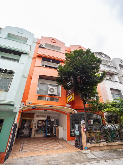 ขาย อาคารพาณิชย์ 4 ชั้น 2 คูหาติดกันตีทะลุกันได้ 680 ตร.ม. ลาดพร้าว 15 (ซอย RS) ใกล้ Union Mall