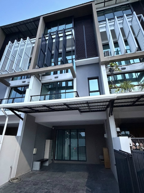 BH4115 ปล่อยเช่าและขาย Townhome Luxury 3.5 ชั้น Bless Town Sukhumvit 50 ใกล้ BTS อ่อนนุช เพียง 900 เมตร บ้านสวยพร้อมอยู่