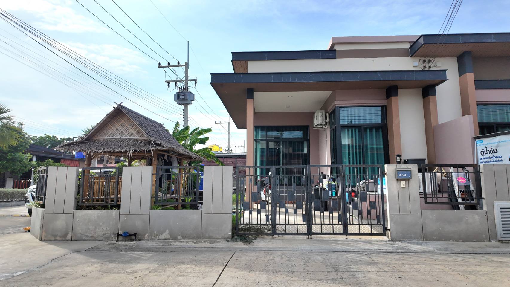 ขายบ้าน 42 ตรว. แปลงมุม บ้าน แสนมณี บรีช อมตะ (แสนมณี 16) อมตะนคร-พนัสนิคม บ้านเก่า ตำบลบางนาง อำเภอพานทอง จังหวัดชลบุรี