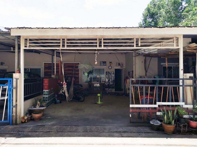 ขายและให้เช่าบ้านเดี่ยวศรีราชาชลบุรี บ้านเดี่ยว 2 ชั้น ทำเลทอง หมู่บ้านคันทรี่โฮม2 ศรีราชา เนื้อที่ดิน 63 ตรว. 5 ห้องนอน 4 ห้องน้ำ 2