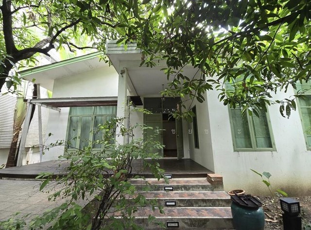 ขายบ้านพร้อมคนเช่า พร้อมที่ดิน ถนนพญาไท ซอยประดิพัทธ์ เนื้อที่ 214 ตรว.