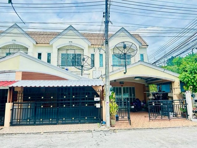 ว่างให้เช่าทาวน์เฮ้าส์2ชั่น นาป่า เนื้อที่ 20ตร.ว. หน้าบ้านไม่ชนกะใคร หลังริม