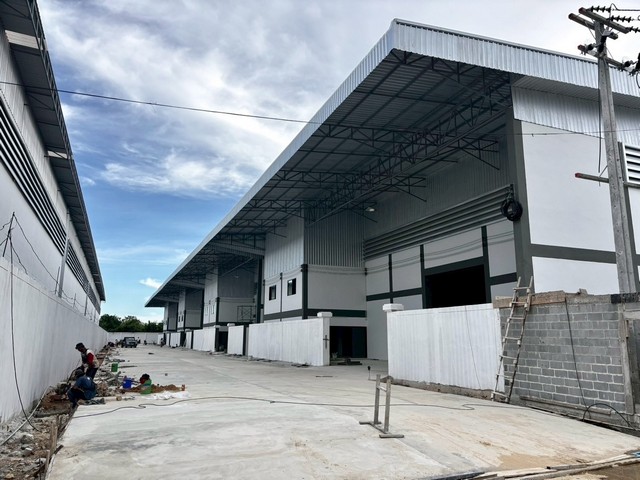 ให้เช่าโกดังพร้อมออฟฟิศสร้างใหม่ ไฟฟ้า 250 KVA มี 3 ขนาดให้เลือก ตำบล สวนหลวง อำเภอกระทุ่มแบน