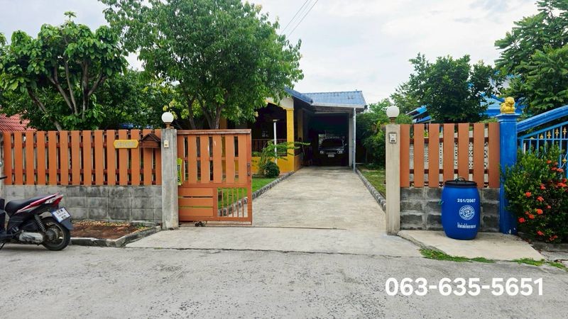 ขายบ้านสวนแสนสวย 160 ตรว. อ.องครักษ์ จ.นครนายก มีสนามหญ้าหน้าบ้านกว้าง ร่มรื่นสบายตา ใกล้ถนนรังสิต-นครนายก 1.5 กม.