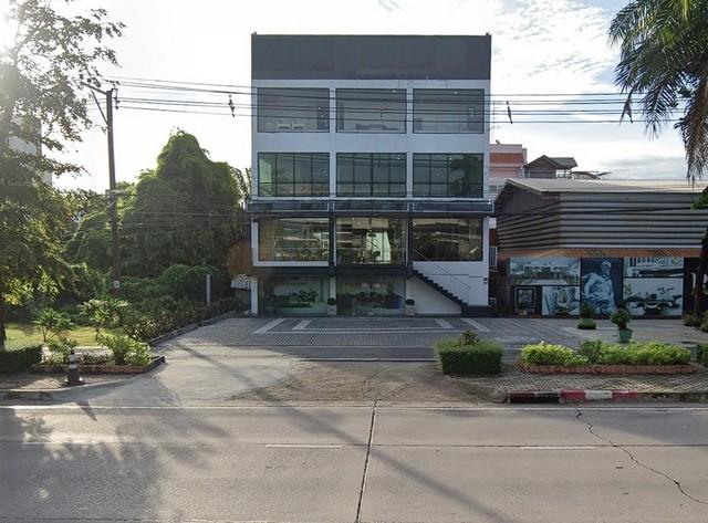 อาคารพาณิชย์ - พท. 0 Rai 1 ngan 50 ตร.วา 290000 บาท Good ติดถนนใหญ่ริมถนนประดิษฐ์มนูธรรม
