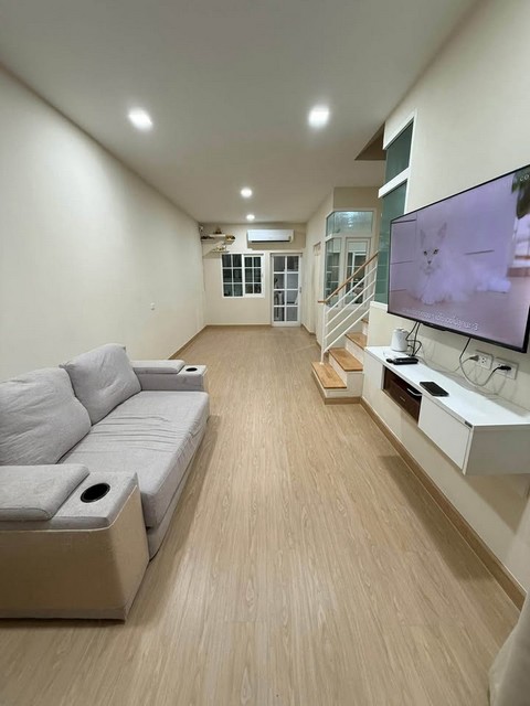 P3400 ให้เช่าโครงการ โกลเด้น ทาวน์ รามอินทรา-วงแหวน Golden Town Ramintra-Wongwaen ตกแต่งเฟอร์นิเจอร์ตามในรูป พร้อมให้เข้าอยู่ 1 กรกฎาคม 2569