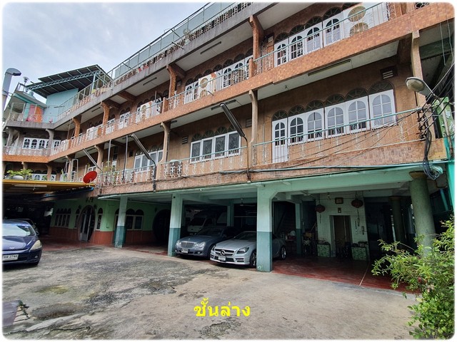 ที่ดิน บรรทัดทอง 209 ตร.ว. แถมตึก 3 ชั้น ลิฟท์ 2 ตัว จอดรถได้ 10 คัน ทำเลทอง