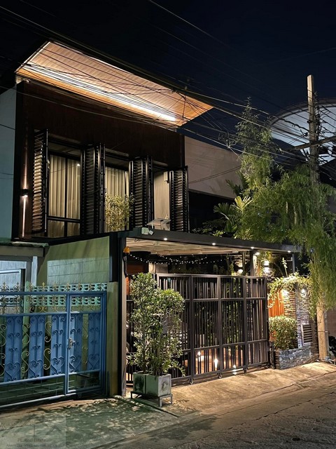 ให้เช่าทาวน์โฮมหรู 2 ชั้น 220 ตรม. รามคำแหง 26-1 เหมาะทำออฟฟิศและอยู่อาศัย เดินทางสะดวก ใกล้เดอะไนน์พระราม 9