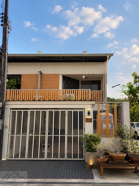ให้เช่าทาวน์โฮม 2 ชั้น หมู่บ้านเสียงสนนิเวศน์ สุขุมวิท 68 รีโนเวทใหม่ เฟอร์พร้อมเข้าอยู่