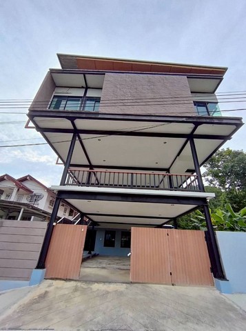 ปล่อยเช่าบ้านหรู 3 ชั้น ทำเลดี ใจกลางเมือง แหล่งชุมชน บางพระ ศรีราชา FP-H02068