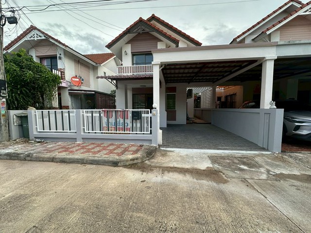 ขายบ้านสวยรโนเวทใหม่ หมู่บ้าน โฮมทาวน์ สุรศักดิ์ ศรีราชา ชลบุรี FP-H02064