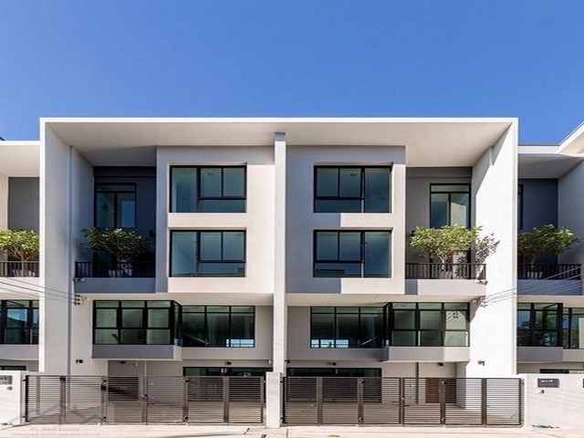 ให้เช่าโฮมออฟฟิศ 4ชั้น ซอยพหลโยธิน50 โครงการ 128 Possible Private Home Office ใกล้ BTS สายหยุด มี 2อาคารให้เลือกเช่า