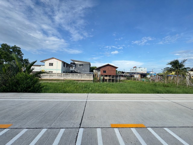 งบล้านต้น ๆ ได้ที่ดิน 55 ตร.ว. สำหรับปลูกบ้านเอง ติดถนนคอนกรีต ในชุมชนพระสมุทรเจดีย์