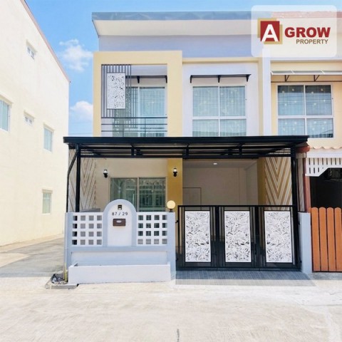 หมู่บ้านเพ็ญศิริ 4 ซอยเลียบวารี25/1 บ้านหลังมุม รีโนเวทใหม่ทั้งหลัง ตกแต่งครบ พร้อมเข้าอยู่