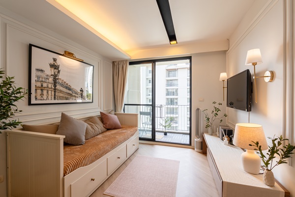 The Nest Ploenchit Newly Renovated 1BR in Prime CBD - Move-in Ready Tel 062-992-5599