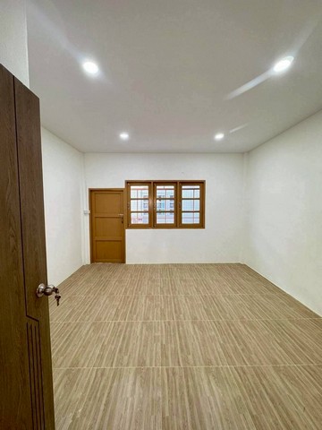 ขายทาวเฮ้าน์เพรชเกษม91ซอย4หมู่บ้านเบญจศิริใกล้เทศบาลอ้อมน้อย