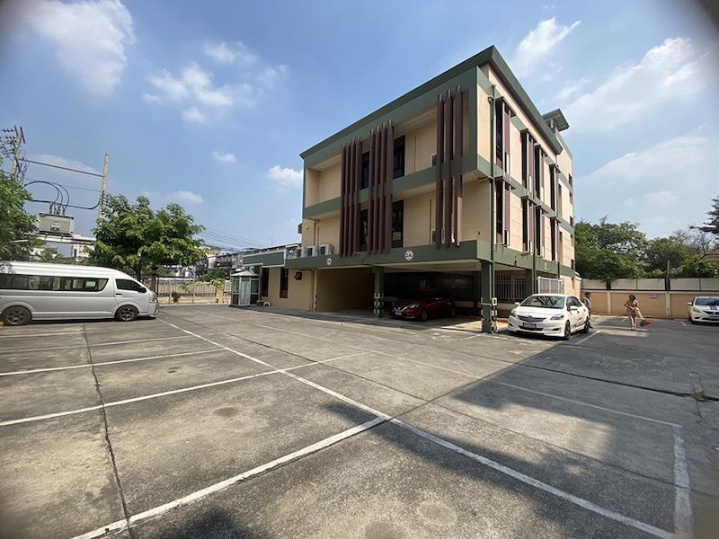 ให้เช่าอาคารสำนักงาน 3 ชั้น 728 ตร.ม. ซอยประชาอุทิศ 15 ตกแต่งพร้อมใช้งาน