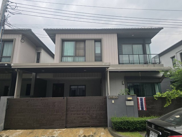 บ้านแฝดสไตล์โมเดิร์น 4 ห้องนอน 4 ห้องน้ำ ใน เวนิว ไอดี พระราม 5