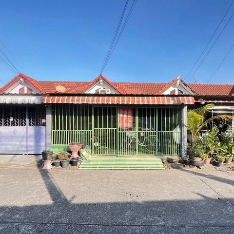 ขายบ้านทาวน์เฮาว์ชั้น โครงการตะวันออก บ้านบึง ชลบุรี เนื้อที่ 20 ตรว. 2 ห้องนอน 1 ห้องน้ำ ราคา 1.25 ล้านบาท