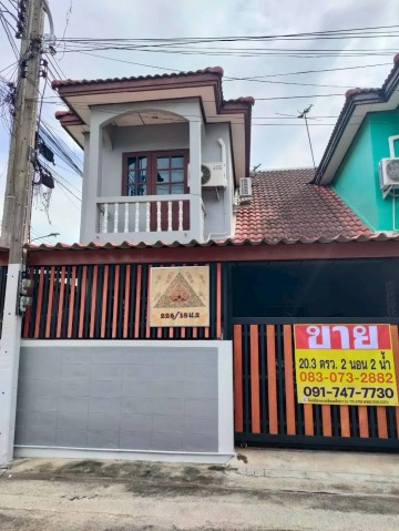 ขายทาวน์เฮ้าส์ 2 ชั้น 20.3 วา หัวมุม รีโนเวทใหม่ทั้งหลัง หมู่บ้านเพชรอารมณ์ ดอนไก่ดี-กระทุ่มแบน