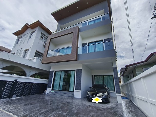 T26-753 ขาย บ้าน - ชั้นที่ 1 ห้องนอน 4 ห้อง ห้องน้ำ 5 ห้อง