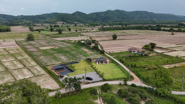 ขายบ้านสวนพร้อมที่ดิน 12 ไร่เศษ อเมืองเชียงราย ตห้วยสัก เหมาะทำคาเฟ่และฟาร์มสเตย์ เดินระบบไฟใต้ดินเรียบร้อย