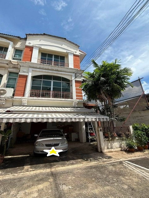 ขายทาวน์โฮม 3 ชั้น 37.9 ตรว. หลังมุม บ้านกลางเมือง แยกรัชดา-ลาดพร้าว ใกล้ MRT ลาดพร้าว (บ้าน Bare Shell ตกแต่งได้ตามใจ)