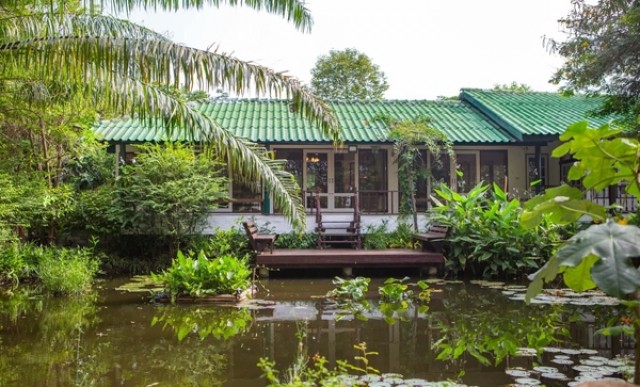 ขายบ้านสวนริมสระบัว พร้อมที่ดิน 2ไร่กว่า เฟอร์ครบพร้อมเข้าอยู่ อากาศดี ร่มรื่น โซนไทรน้อย นนทบุรี