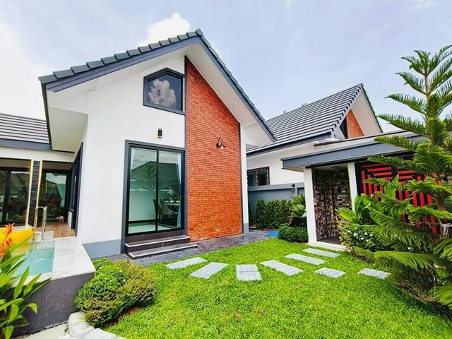 ขายพลูวิลล่า สไตล์ Modern Luxury ทำเลดี ตกแต่งครบ พร้อมเข้าอยู่ FP-H02107