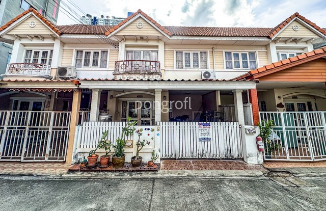 ขายทาวน์เฮ้าส์ หมู่บ้านเปี่ยมสุข รัตนาธิเบศร์ 34 ซ.รัตนาธิเบศร์38 ซอย 1 ติดถนนเมน ใกล้ MRT สะพานพระนั่งเกล้า 3 นอน 19.6 ตร.ว.