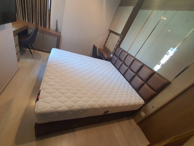 Life One Wireless comfortable safe 20th floor BTS PloenChit