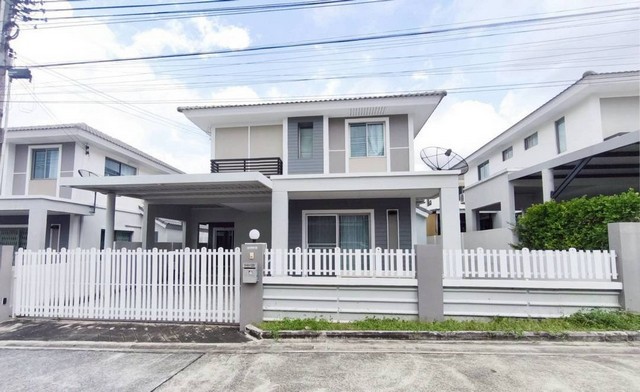 ให้เช่าบ้านเดี่ยว 45ตรว มบ.ไลฟอินเดอะกาเด้นสวนเสือ 3นอน 3น้ำ เนื้อที่เยอะ มีเฟอร์ พร้อมอยู่ ใกล้นิคมปิ่นทอง แหลมฉบัง ศรีราชา ชลบุรี