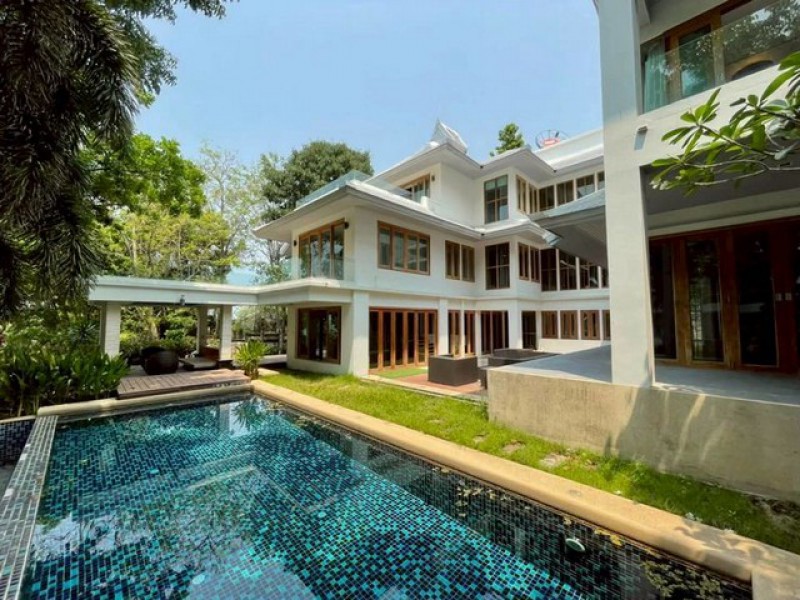 ให้เช่าบ้านหรูติดทะเล หาดวงศ์อมาตย์ วิวสวย ใกล้ปราสาทสัจธรรม TP-H2316