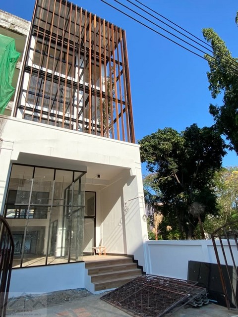 T26-609 ให้เช่า สำนักงาน - ห้องนอน 1 ห้อง ห้องน้ำ 9 ห้อง ชั้นทั้งหมด 5 ชั้น 1 ตารางวา