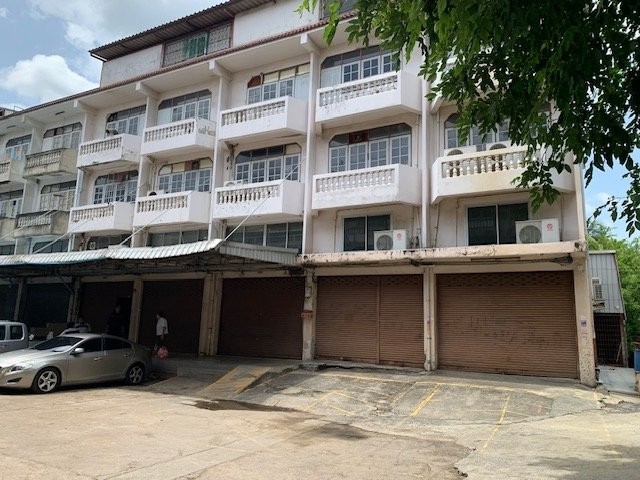 ให้เช่าอาคารสำนักงาน 5 คูหา หมู่บ้านสุนทร5 ถ.บางบอน3 มี รง.4 สำหรับทำโรงงานเครื่องประดับ