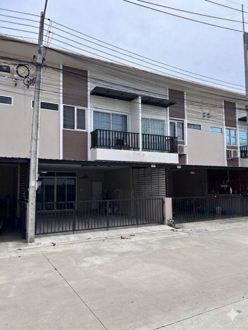 หมู่บ้านโกลเด้นทาวน์ ศรีสุวิช บางละมุง - แหลมฉบัง พิกัด ซอยโรงเรียนศรีสุวิช-โรงโป๊ะ